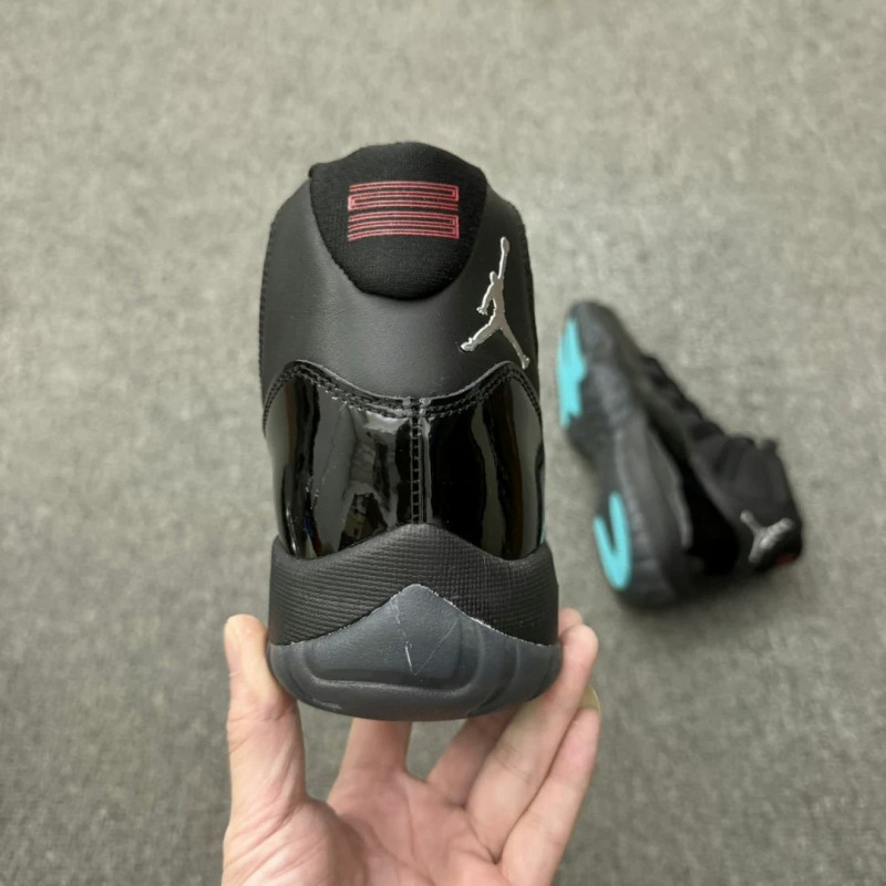Крос­совки Nike Air Jordan 11 Retro